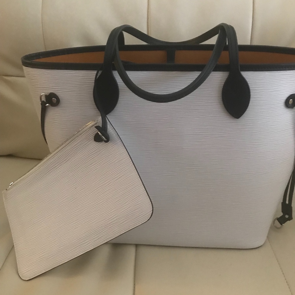 Neverfull MM White with Black handles